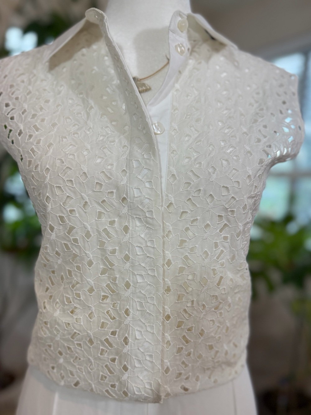 Theory Cotton Silk Eyelet Lace Dainty Sleeveless Button Front Blouse White M - Picture 3 of 9